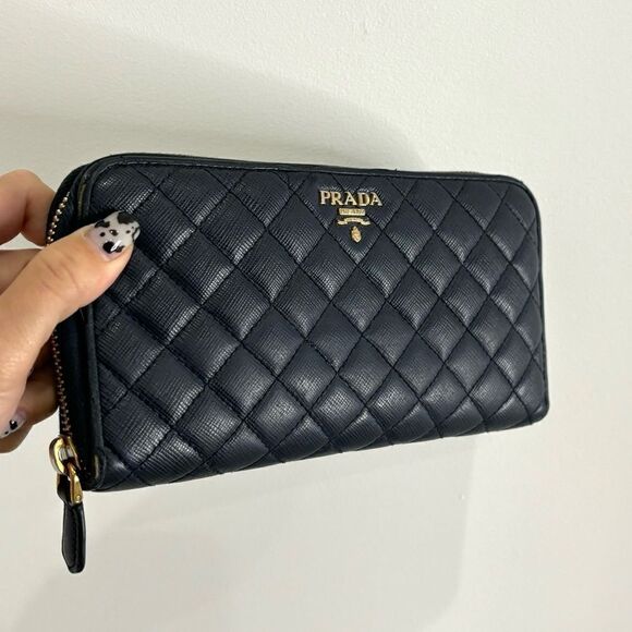 Quilted Prada saffiano leather wallet - Picture 3 of 9